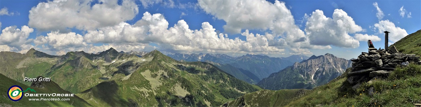 72 Vista panoramica poco sotto la vetta di Cima di Lemma (2348 m).jpg